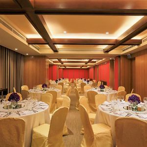 Holiday Inn & Suites Makati By Ihg